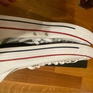 Converse . Never worn